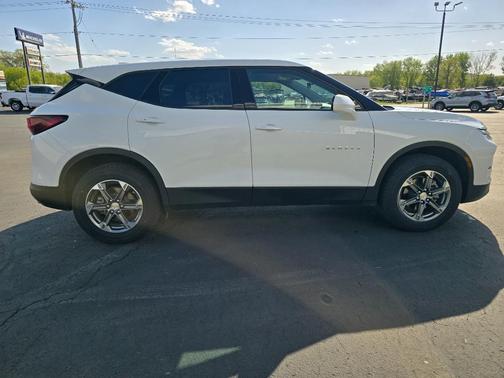 WHITE 2025 Chevrolet Blazer 1LT