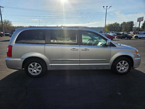 Bright Silver Metallic Clearcoat 2011 Chrysler Town & Country Touring