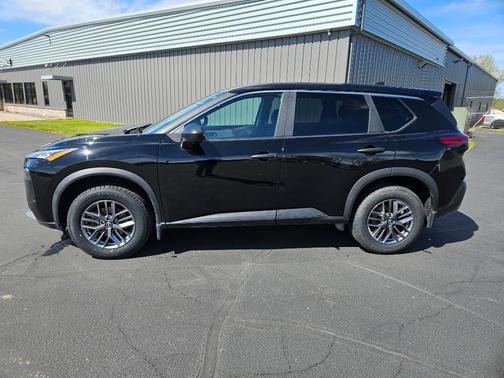Super Black 2023 Nissan Rogue S