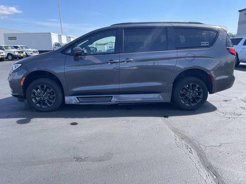 2021 Chrysler Pacifica Touring-L
