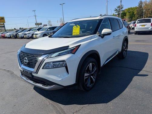Pearl White Tri-Coat 2023 Nissan Rogue SL