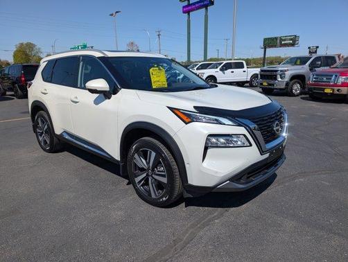 Pearl White Tri-Coat 2023 Nissan Rogue SL