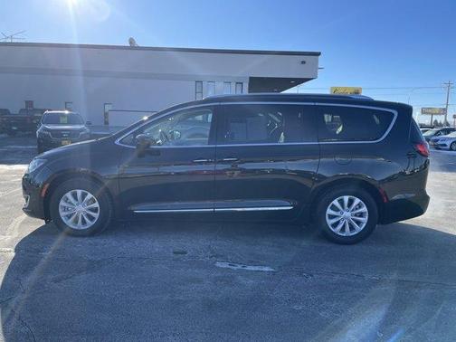 2018 Chrysler Pacifica Touring-L