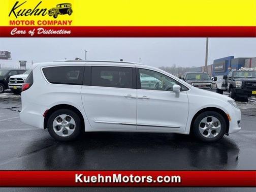 2017 Chrysler Pacifica Touring-L Plus