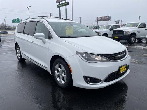 2017 Chrysler Pacifica Touring-L Plus