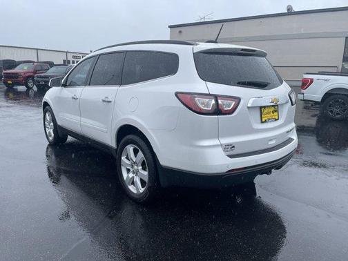 Summit White 2016 Chevrolet Traverse 1LT