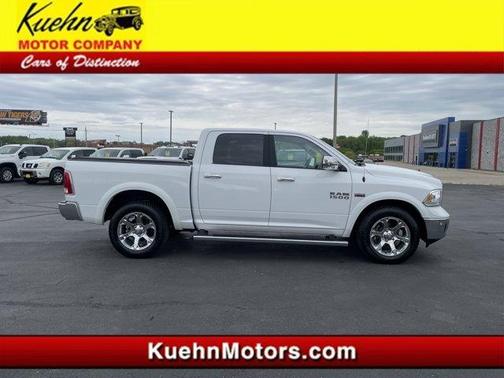 Bright White Clearcoat 2018 RAM 1500 Laramie