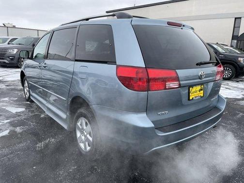 2004 Toyota Sienna LE