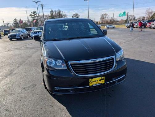 2014 Chrysler Town & Country S
