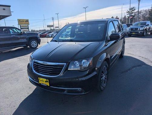 2014 Chrysler Town & Country S