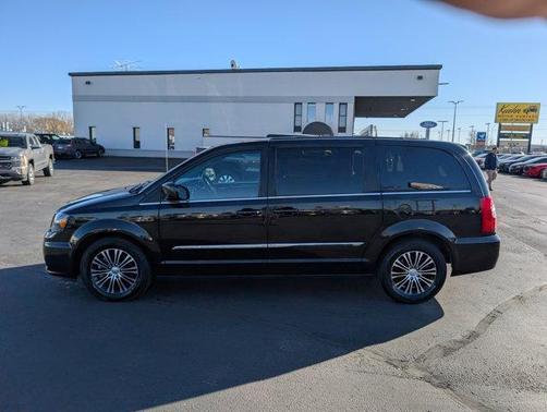 2014 Chrysler Town & Country S