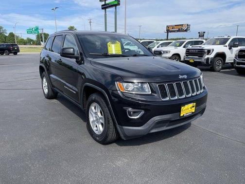 Brilliant Black Crystal Pearlcoat 2015 Jeep Grand Cherokee Laredo