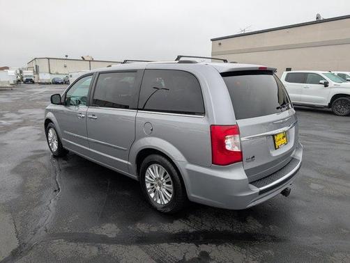2016 Chrysler Town & Country Limited