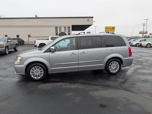 2016 Chrysler Town & Country Limited