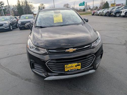 Mosaic Black Metallic 2021 Chevrolet Trax LT