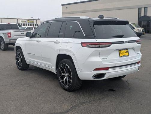 2022 Jeep Grand Cherokee Summit