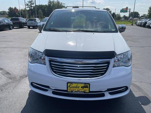 2016 Chrysler Town & Country Touring-L