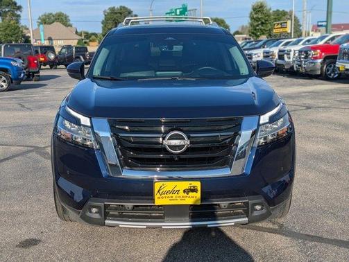 2024 Nissan Pathfinder SL