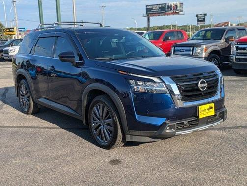 2024 Nissan Pathfinder SL