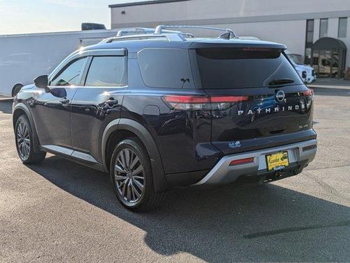 2024 Nissan Pathfinder SL