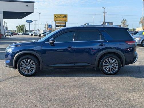 2024 Nissan Pathfinder SL