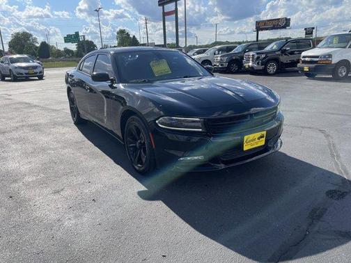 Pitch Black Clearcoat 2017 Dodge Charger SXT