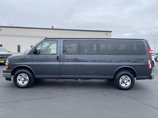 2017 Chevrolet Express 3500 LT