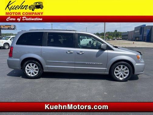 Billet Silver Metallic Clearcoat 2016 Chrysler Town & Country Touring