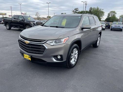 Pepperdust Metallic 2019 Chevrolet Traverse LT Cloth