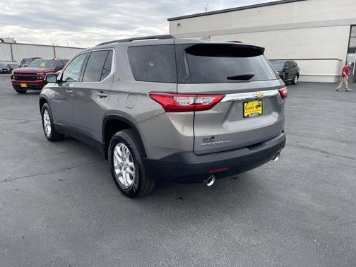 Pepperdust Metallic 2019 Chevrolet Traverse LT Cloth