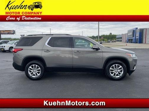Pepperdust Metallic 2019 Chevrolet Traverse LT Cloth