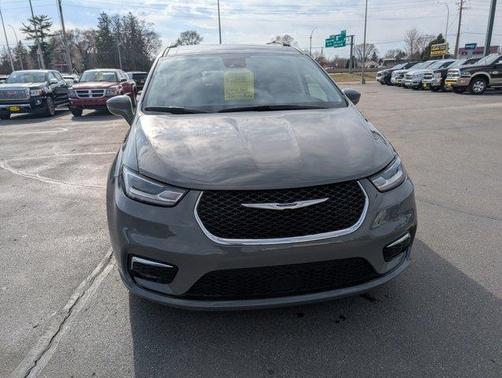 2022 Chrysler Pacifica Touring-L