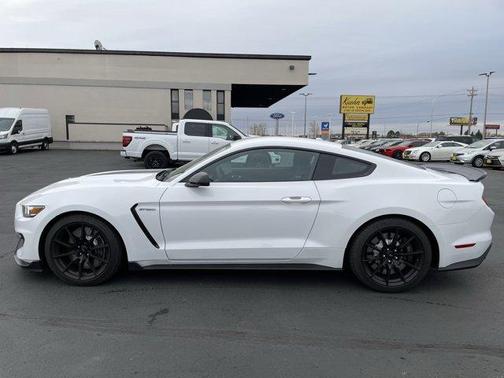 2017 Ford Shelby GT350 Base