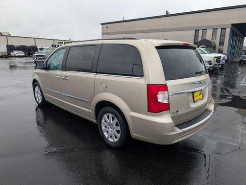 2016 Chrysler Town & Country Touring