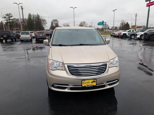 2016 Chrysler Town & Country Touring