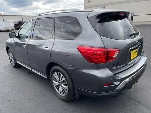 2019 Nissan Pathfinder SL