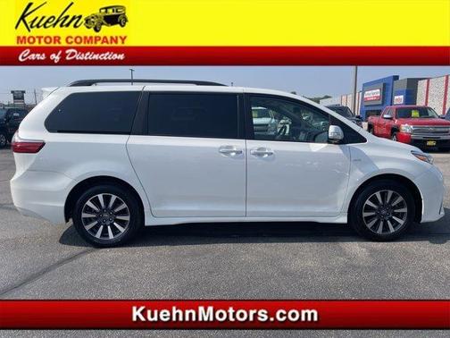 2020 Toyota Sienna XLE