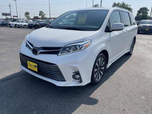 2020 Toyota Sienna XLE