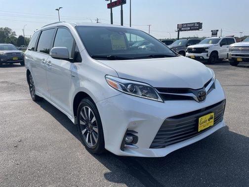 2020 Toyota Sienna XLE