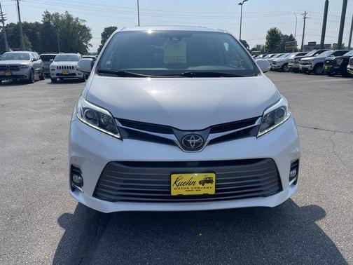 2020 Toyota Sienna XLE