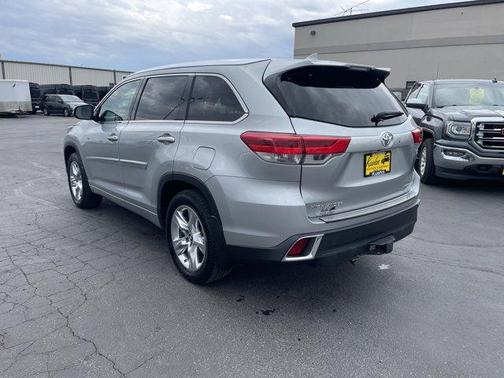 Celestial Silver Metallic 2017 Toyota Highlander Limited