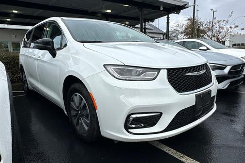 2024 Chrysler Pacifica Hybrid Select