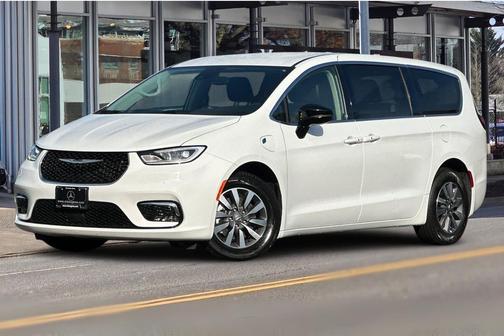 2024 Chrysler Pacifica Hybrid Select