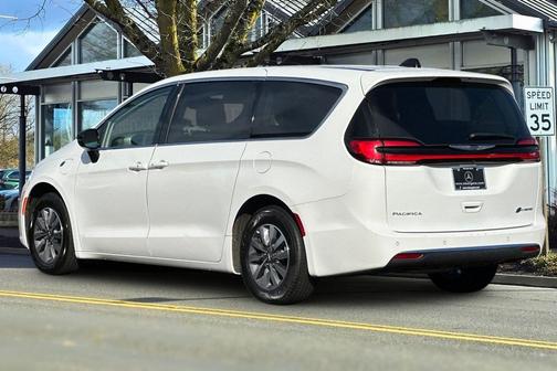 2024 Chrysler Pacifica Hybrid Select