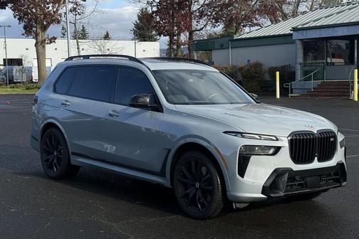 2023 BMW X7 M60i