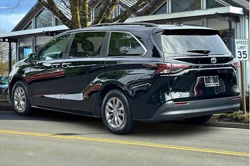 2023 Toyota Sienna XLE