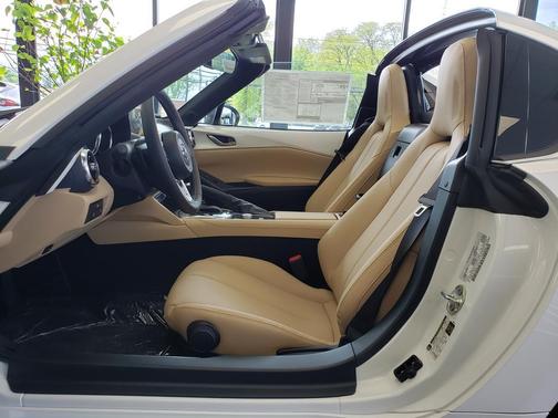 SNOWFLAKE WHITE PEARL 2026 Mazda MX-5 Miata RF Grand Touring