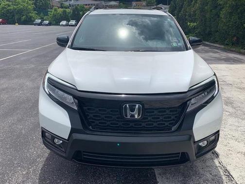 Photo 2 of 32 of 2019 Honda Passport Elite