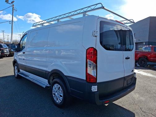 2018 Ford Transit-250 130 WB LOW ROOF CARGO