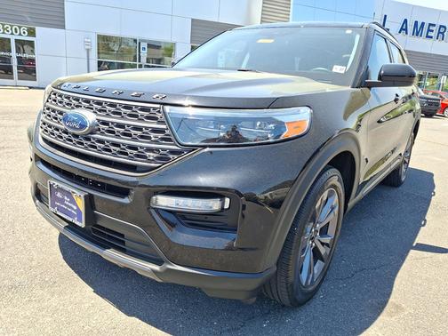 AGATE BLACK METALLIC 2022 Ford Explorer XLT